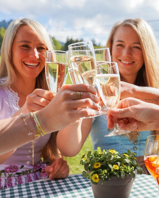 Ihr feiert & genießt. Wir umsorgen euch.